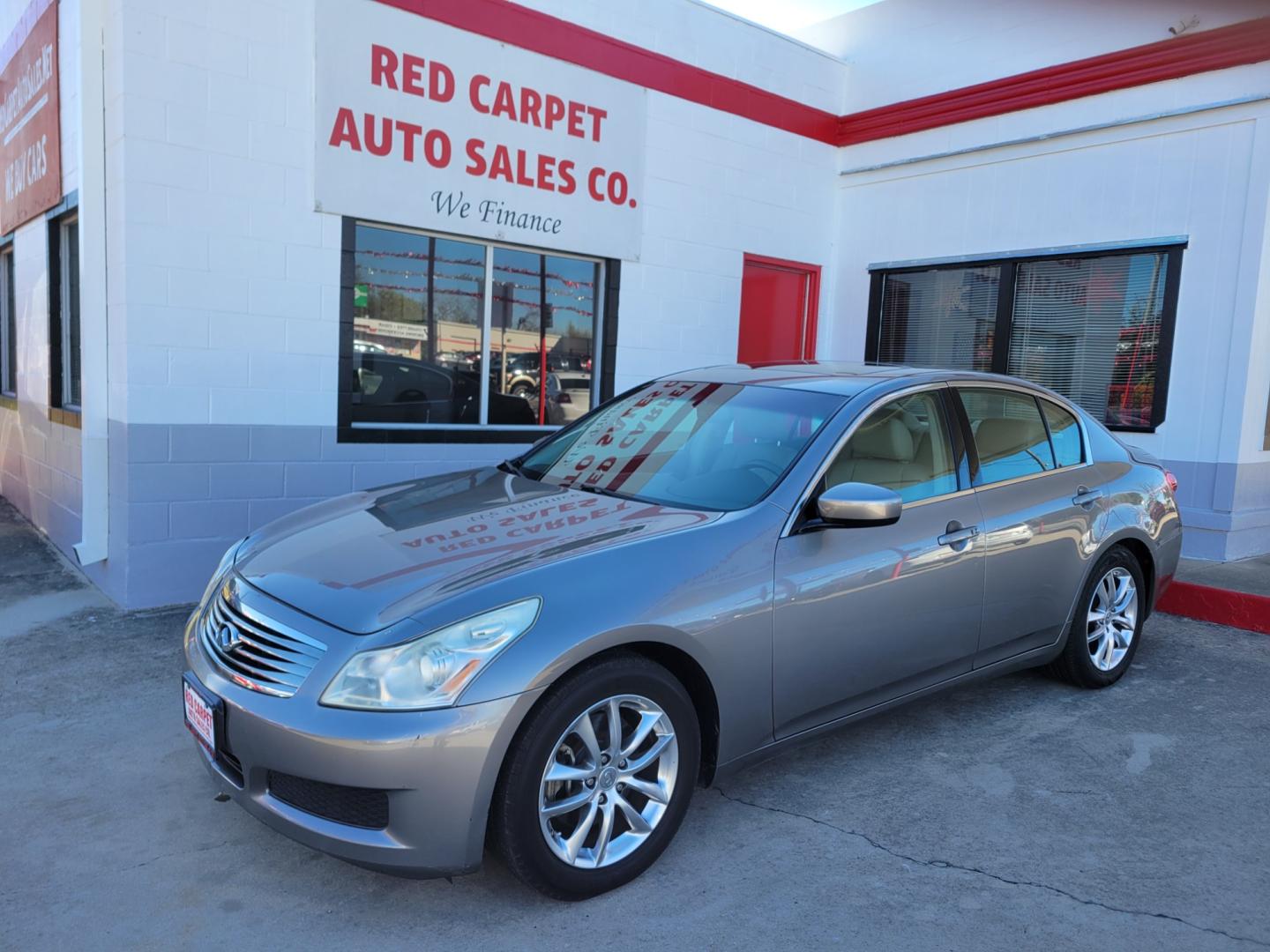 2009 GRAY Infiniti G Sedan G37 (JNKCV61E29M) with an 3.7L V6 DOHC 24V engine, 5-Speed Automatic transmission, located at 503 West Court, Seguin, TX, 78155, (830) 379-3373, 29.568621, -97.969803 - Photo#0